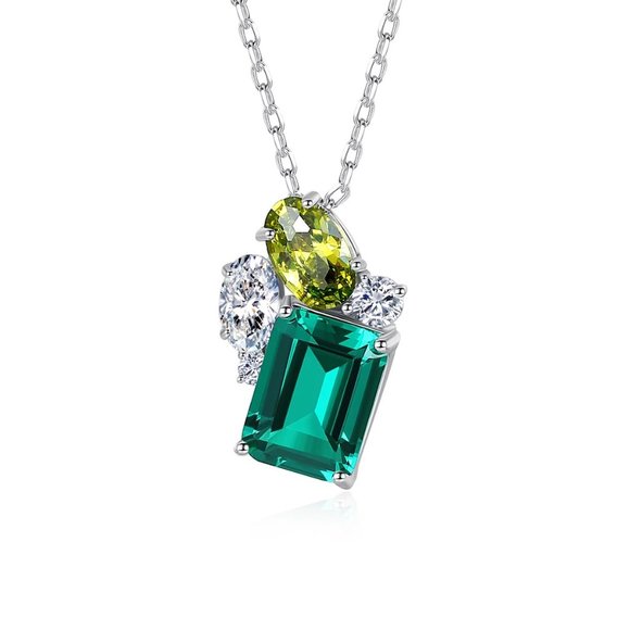 Jewelry - Lovely Emerald Sterling Silver Necklace